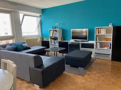 Télévision ou salle de divertissement dans l'établissement Appartement de ville et plage