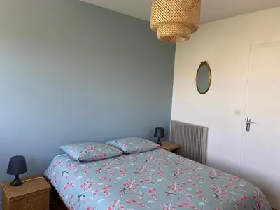 Un ou plusieurs lits dans un hébergement de l'établissement Appartement de ville et plage