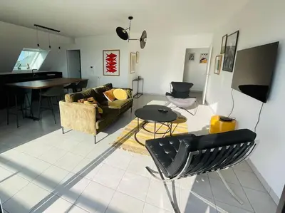 Télévision ou salle de divertissement dans l'établissement Appartement lumineux et spacieux, terrasse et parking privé