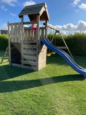 Aire de jeux pour enfants de l'établissement Ker-Lina sea view, calm guaranteed