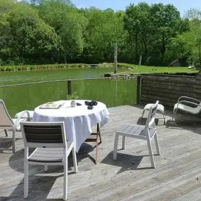 La Suite du Pêcheur balnéo et terrasse privative Entre terre et mer Chut le Bonheur y est caché !