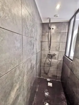Salle de bains dans l'établissement LE NID DE LA TOURELLE - Wifi - Hôpital - IUT