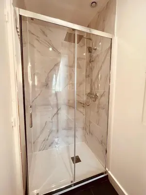 Salle de bains dans l'établissement L'Art Déco - Home Homy