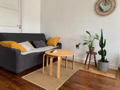 Coin salon dans l'établissement Joli logement rénové proche centre-ville