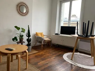 Télévision ou salle de divertissement dans l'établissement Joli logement rénové proche centre-ville