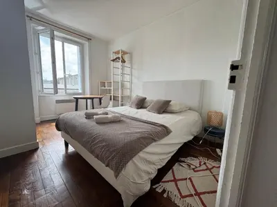 Un ou plusieurs lits dans un hébergement de l'établissement Joli logement rénové proche centre-ville
