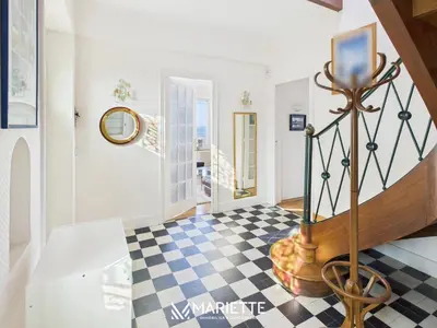 Télévision ou salle de divertissement dans l'établissement -AVEL DRO- Belle maison familiale vue mer corniche