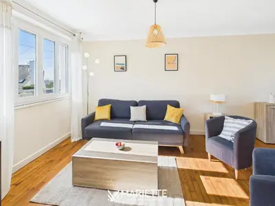 Coin salon dans l'établissement -HORTENSE- MAISON SABLES BLANCS Á 300M DES PLAGES