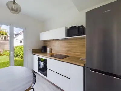 Cuisine ou kitchenette dans l'établissement -HORTENSE- MAISON SABLES BLANCS Á 300M DES PLAGES