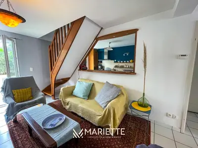 Coin salon dans l'établissement -L'ABRI CÔTIER- MAISON CABELLOU Á 300 M DE LA MER