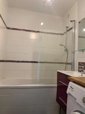 Salle de bains dans l'établissement L'Escale - appartement spacieux au calme