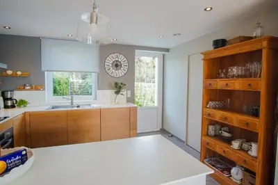 Cuisine ou kitchenette dans l'établissement -FRESNEL- MAISON DE BORD DE MER - GRANDE TERRASSE