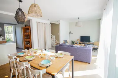 Télévision ou salle de divertissement dans l'établissement -FRESNEL- MAISON DE BORD DE MER - GRANDE TERRASSE