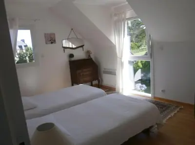 Un ou plusieurs lits dans un hébergement de l'établissement Maison récente près de la mer