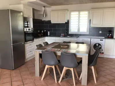 Cuisine ou kitchenette dans l'établissement Villa Roz Veur