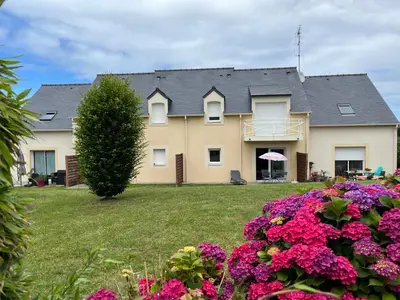 Jardin de l'établissement Très bel appartement proche de la mer