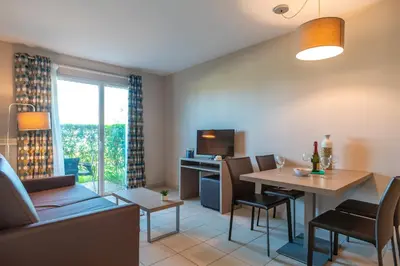 Coin salon dans l'établissement Les Thermes 508 - Appt avec piscine partagée