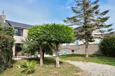 Jardin de l'établissement LocaLise - M3C - La petite Bigoudène - Maison entièrement rénovée en duplex avec jardin - Tout à pied, plage, port, centre, commerces - Wifi inclus - Draps inclus - Animaux bienvenus