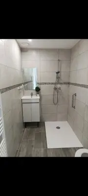 Salle de bains dans l'établissement Appart 7 min de la mer+jardin