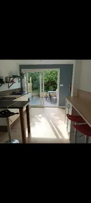Cuisine ou kitchenette dans l'établissement Appart 7 min de la mer+jardin