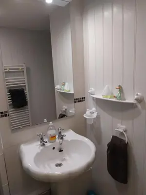 Salle de bains dans l'établissement Gite Albert