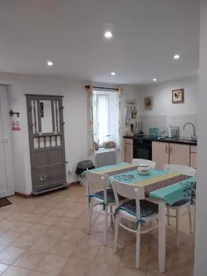 Cuisine ou kitchenette dans l'établissement Gite Albert