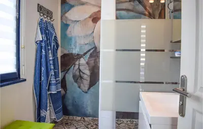 Salle de bains dans l'établissement Belle Maison 450 M De La Plage