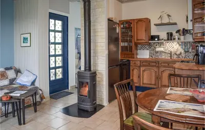 Cuisine ou kitchenette dans l'établissement Belle Maison 450 M De La Plage
