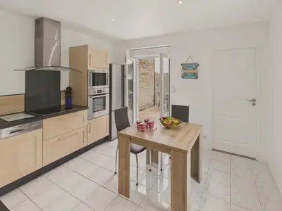 Cuisine ou kitchenette dans l'établissement Plage de la Grève Blanche à 600m - Maison pour 8