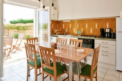 Cuisine ou kitchenette dans l'établissement Parenthese bretonne a Penmarch