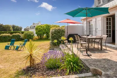 Jardin de l'établissement 700m plage - maison pour 8 - Grand jardin