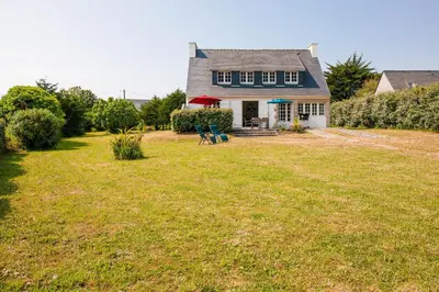 Jardin de l'établissement 700m plage - maison pour 8 - Grand jardin