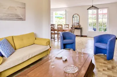 Coin salon dans l'établissement 700m plage - maison pour 8 - Grand jardin