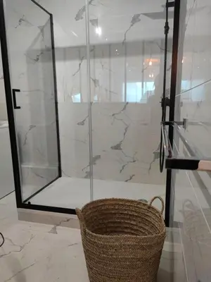 Salle de bains dans l'établissement La suite appartement plages et centre ville a pied