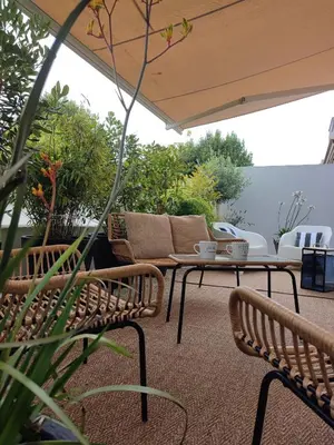 Coin salon dans l'établissement La suite appartement plages et centre ville a pied