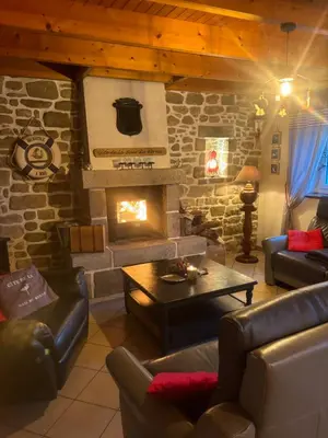 Coin salon dans l'établissement Le Gîte de la Baie du Kernic