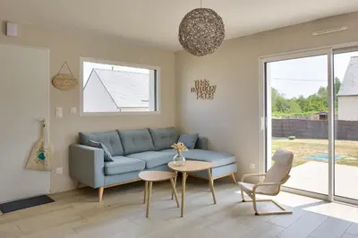 Coin salon dans l'établissement Maison pour 8 avec jardin à 1km de la plage
