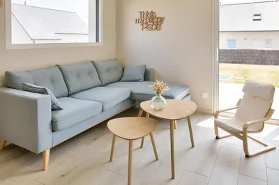 Coin salon dans l'établissement Maison pour 8 avec jardin à 1km de la plage