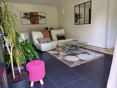 Coin salon dans l'établissement Maison 2 Graines