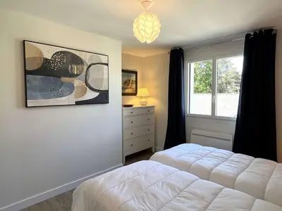 Un ou plusieurs lits dans un hébergement de l'établissement Bénodet: appartement avec terrasse, proche plage, thalasso et restaurants - FR-1-481-147