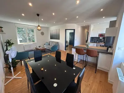 Cuisine ou kitchenette dans l'établissement Appartement confortable de 80m2 Centre ville de Quimper & Parking privé