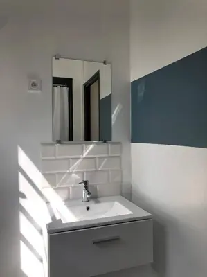Salle de bains dans l'établissement Studio Armorique - commerces