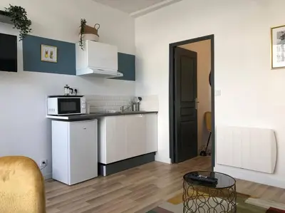 Cuisine ou kitchenette dans l'établissement Studio Armorique - commerces
