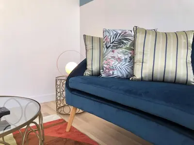 Coin salon dans l'établissement Studio Armorique - commerces