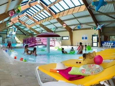 Piscine de l'établissement pont aven mobile hom ou située à proximité