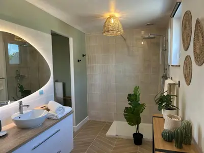 Salle de bains dans l'établissement Cottage à la campagne