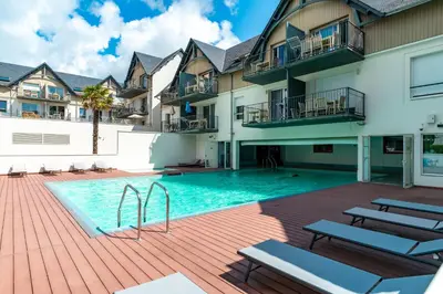 Piscine de l'établissement Le Kichen - Appt proche de la plage ou située à proximité
