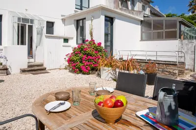 Balcon ou terrasse dans l'établissement 400m plage de la Cale de Beg Meil, cocon pour 2