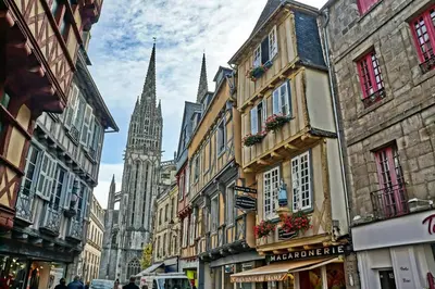 Vue générale sur Quimper ou vue de la ville depuis l'appartement