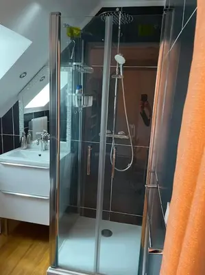 Salle de bains dans l'établissement Ty Glaz